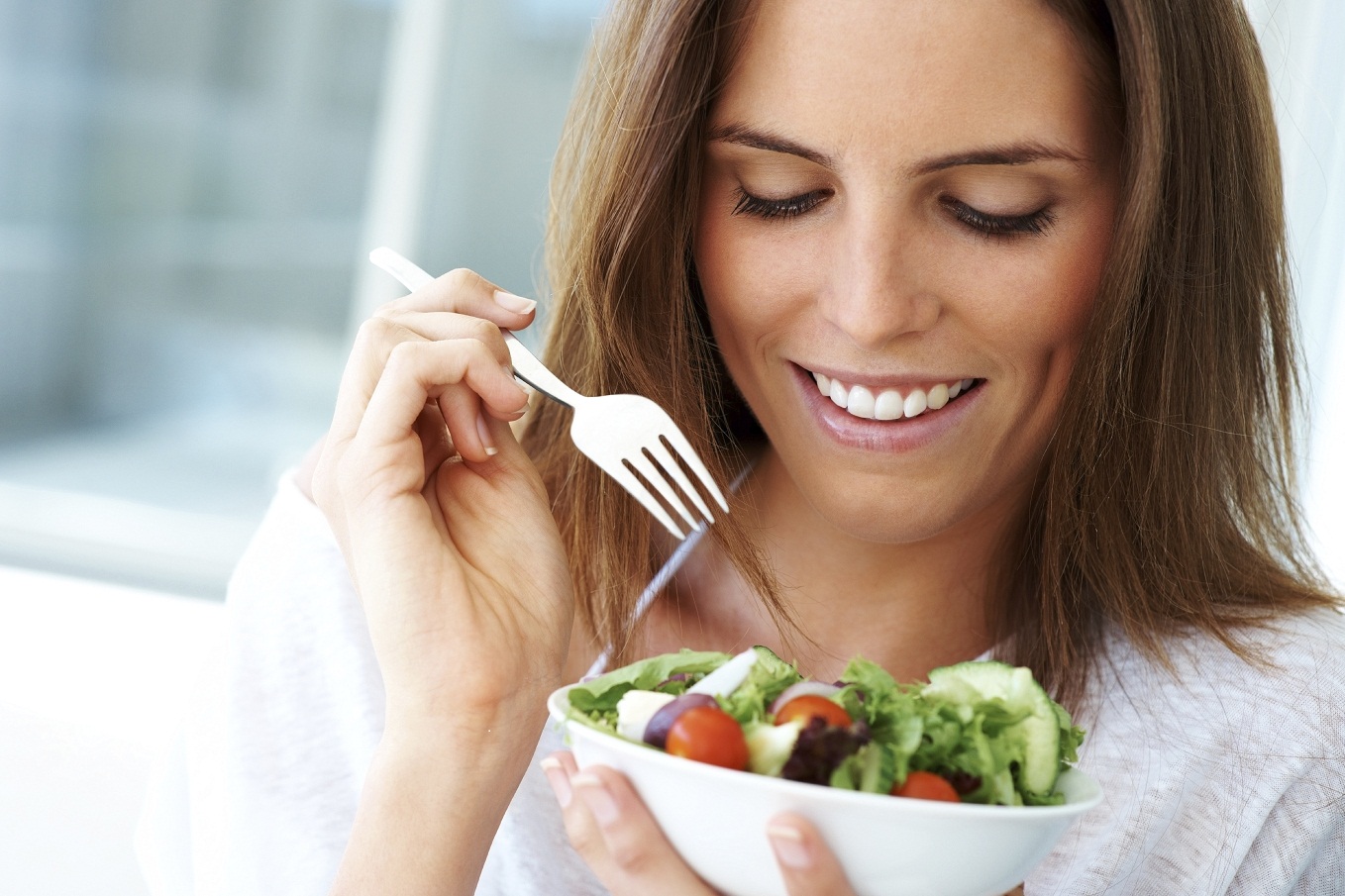 eating salad4 Pain Relief Chiropractic